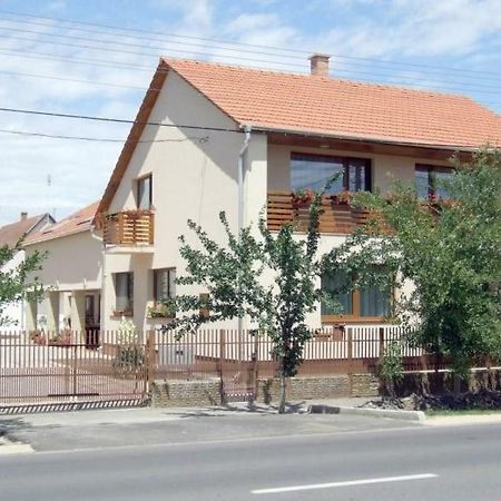 Aura Vendeghaz Hotel Hajdúszoboszló Eksteriør billede